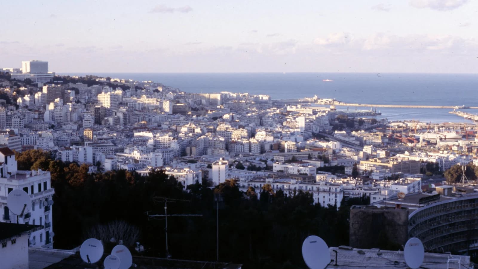 Vue urbaine d’Alger depuis le musée du Bardo