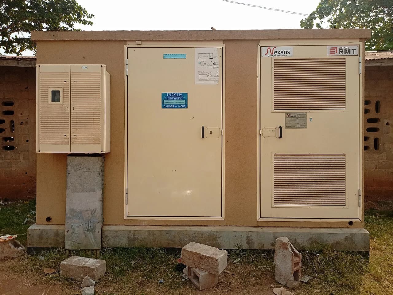 Un poste de transformation électrique à Womey, dans la commune d’Abomey-Calavi au Bénin